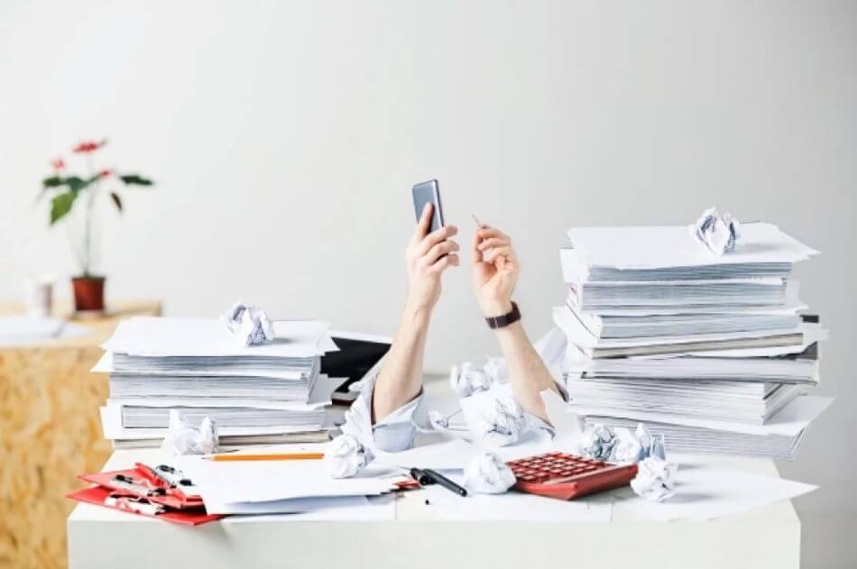 Overwhelmed small business owner Small business owner struggling with manual bookkeeping before using accounting software